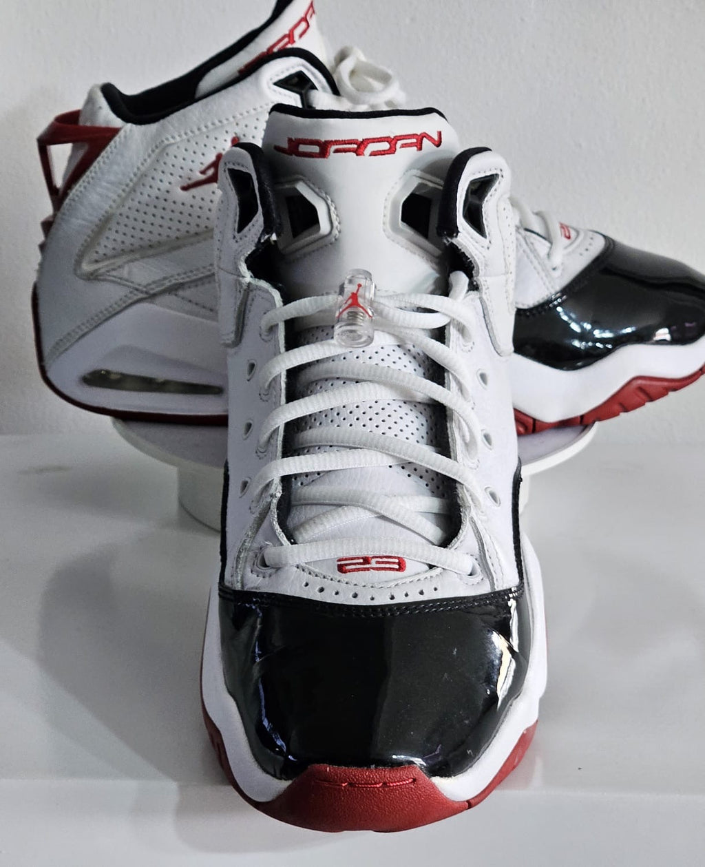Tenis Jordan 23 Retro High – Blanco/Negro/Rojo | Unisex