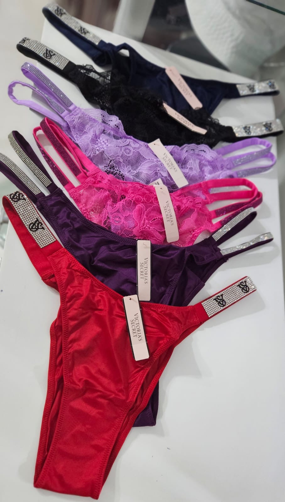 Panties Victoria’s Secret con tiras de brillo – Varios colores