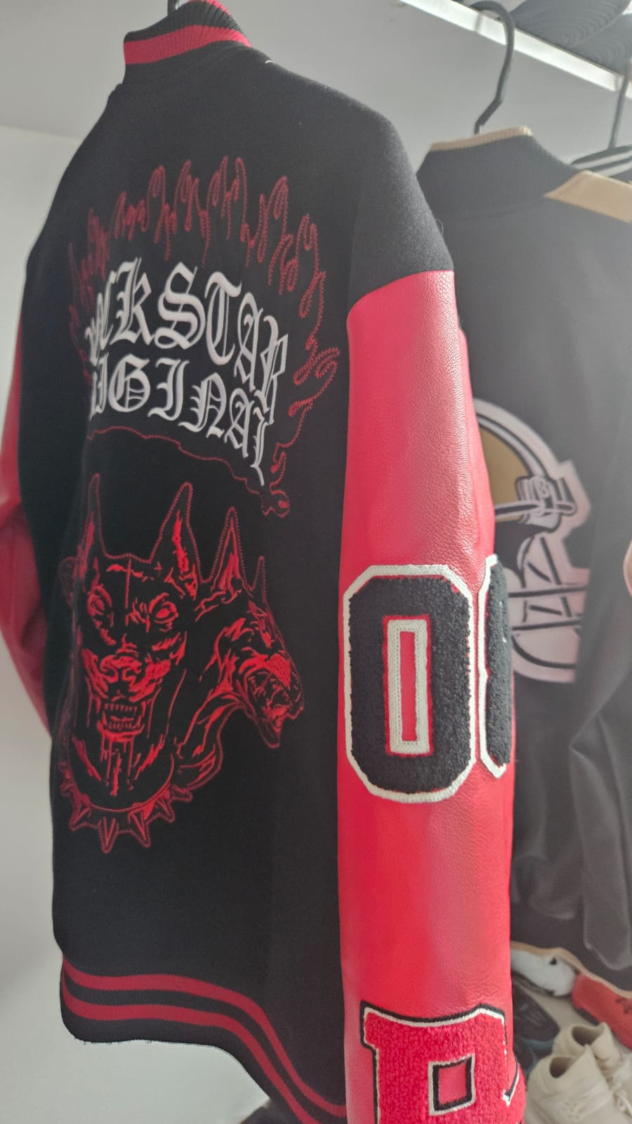 Chaqueta Varsity Rock Star Original – Negro/Rojo 🖤❤️