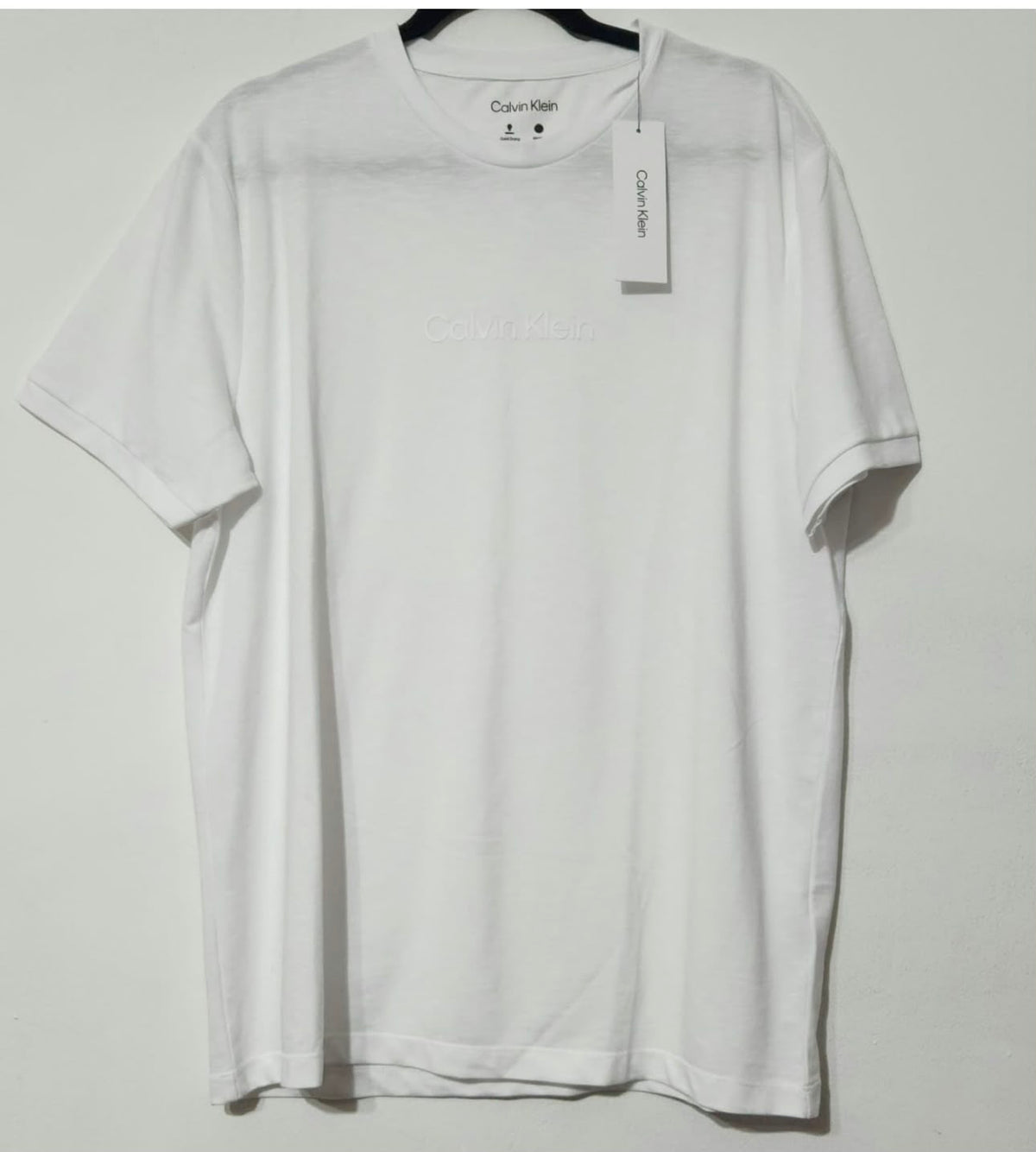 Camiseta Calvin Klein Blanca – Logo Minimalista