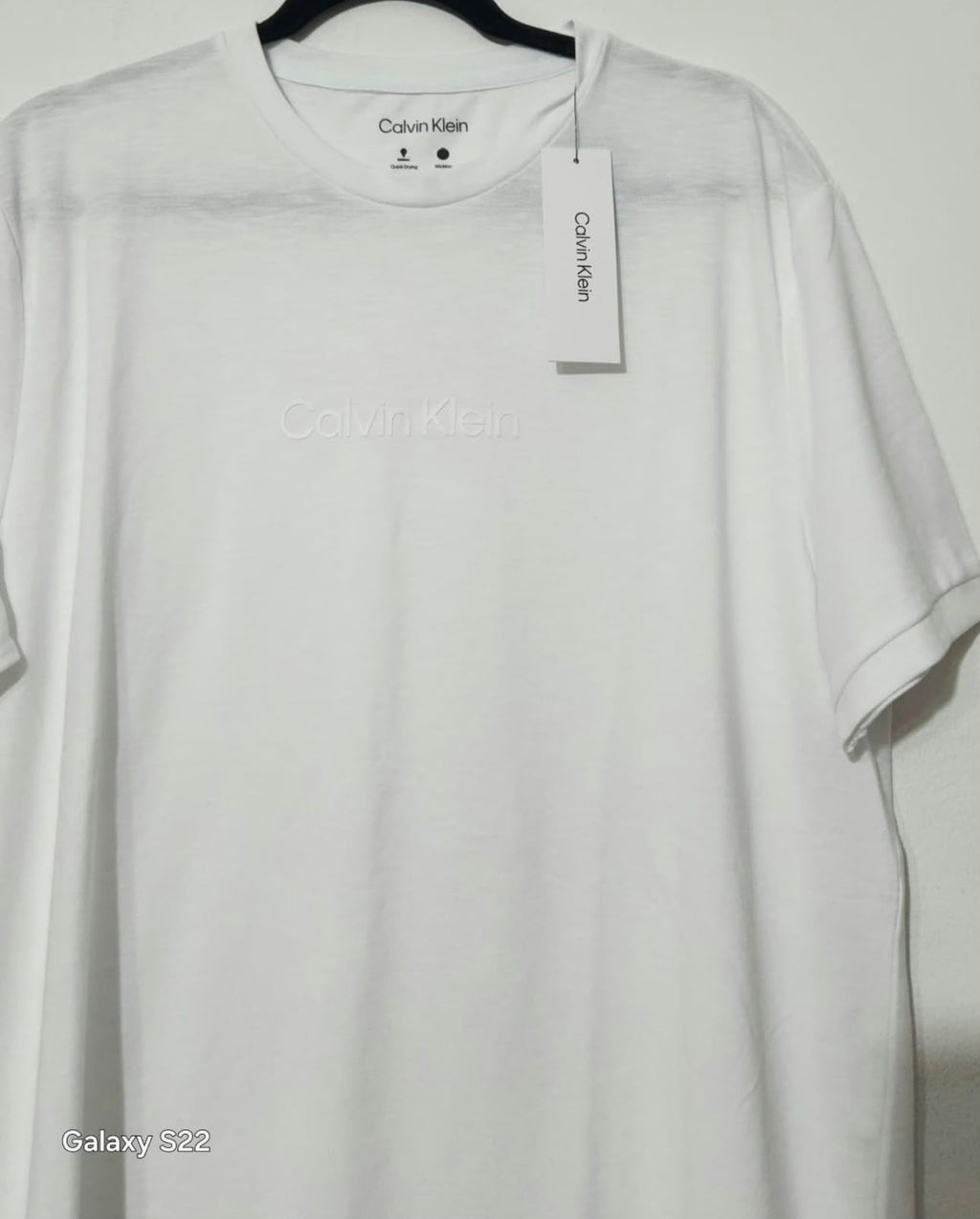 Camiseta Calvin Klein Blanca – Logo Minimalista